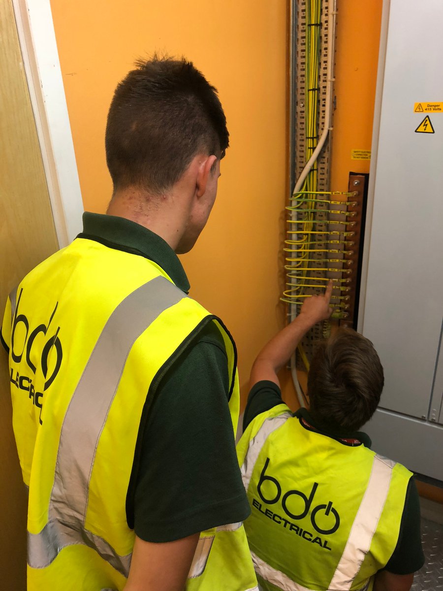 One of our Electricians giving some onsite training to our apprentice about the earthing and bonding of an existing installation.
<a href="/JTLTraining/">JTL</a> #electrian #apprentice #saftey #earthing #investinyoungpeople #training #highstandards #wrexham #engineering #tradesman