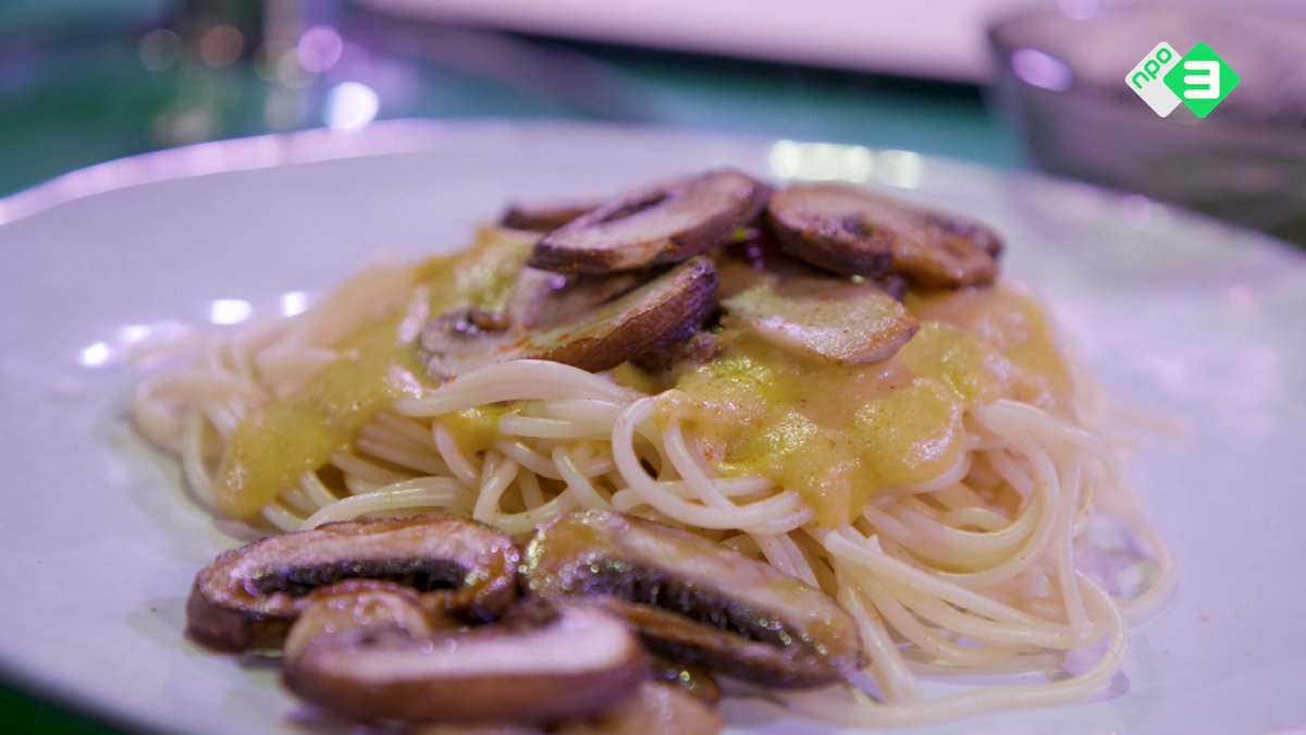 Kaassaus, zonder kaas! Heerlijk en vegan. Zelf proberen? npo3.nl/romige-caassau…