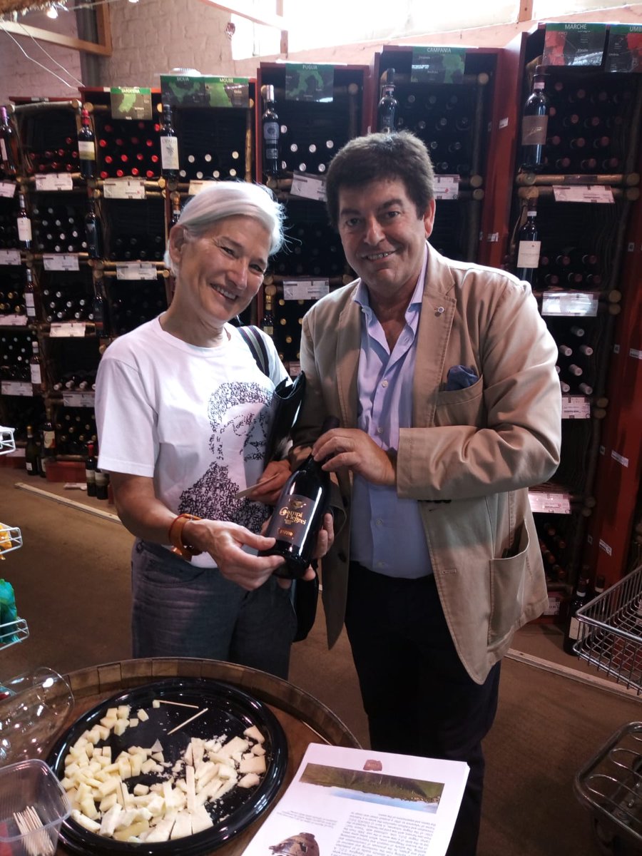 cantinefarro's tweet photo. Condividiamo con Voi un altro successo Europeo presso Dogenbos Italia Autentica. 

#campiflegrei #vino #falanghina #piedirosso #vini #lecigliate #rosato #vinideicampiflegrei #bacoli #depierose #saporinostrani #saporimediterranei #perepalummo  #vieniatrovarci #cantinefarro #wines https://t.co/DoxIjvS8Sa