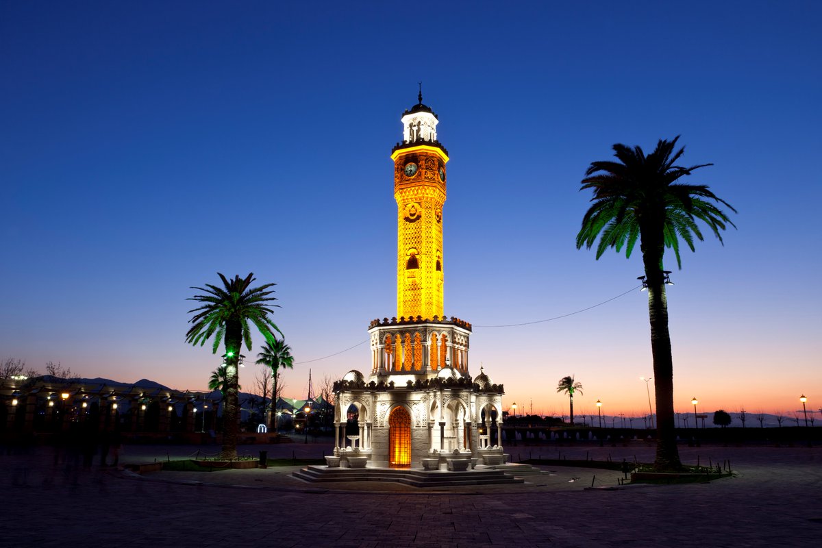 gretzcom's tweet photo. Der Saat Kulesi (Uhrturm) wurde 1827 von Mehmet Pasa nach dem Vorbild des von Genuesen erbauten Galata-Turms in Istanbul errichtet. #Turkey #HomeOf #İzmir https://t.co/RfrE969a6U