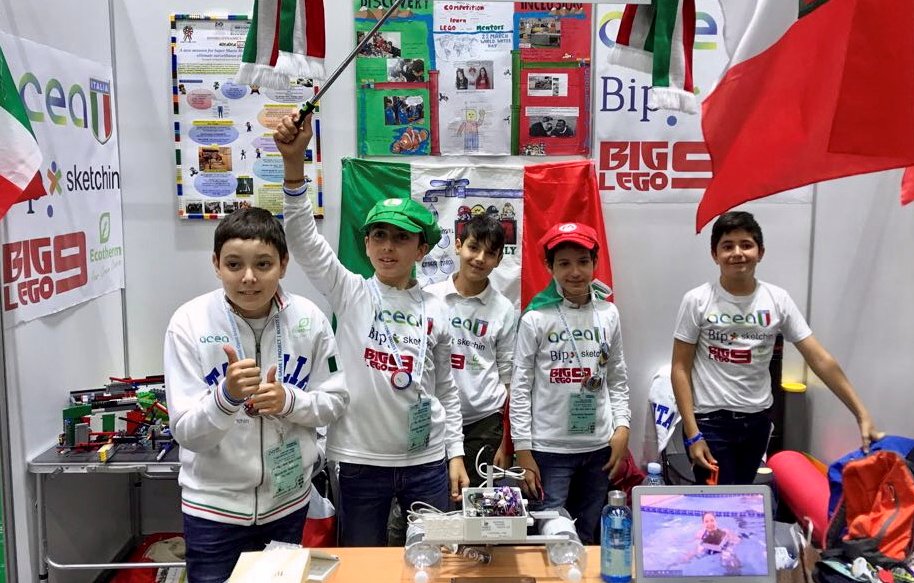 Bip_Group's tweet photo. Da Tallinn, Estonia, la squadra BIG LEGO 9 in azione al torneo #FirstLegoLeague. Bip e @Sketchin fanno parte con orgoglio delle aziende che hanno sostenuto la trasferta della squadra, impegnata nella costruzione di robot per risolvere problemi di interesse ecologico e sociale 📸 https://t.co/0lxdDXQ4nu
