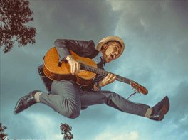 cabfringe's tweet photo. Come on a journey of music and history of a fascinating country! Join Eddie Gazani, a Brazilian musician and writer &amp; his incredible band in this captivating performance. @LabohemeBar  13-17 June - get your tix now from https://t.co/v9p8AhWtwd #cabfringe #labohemebar #eddiegazani https://t.co/pFa3huYC6k
