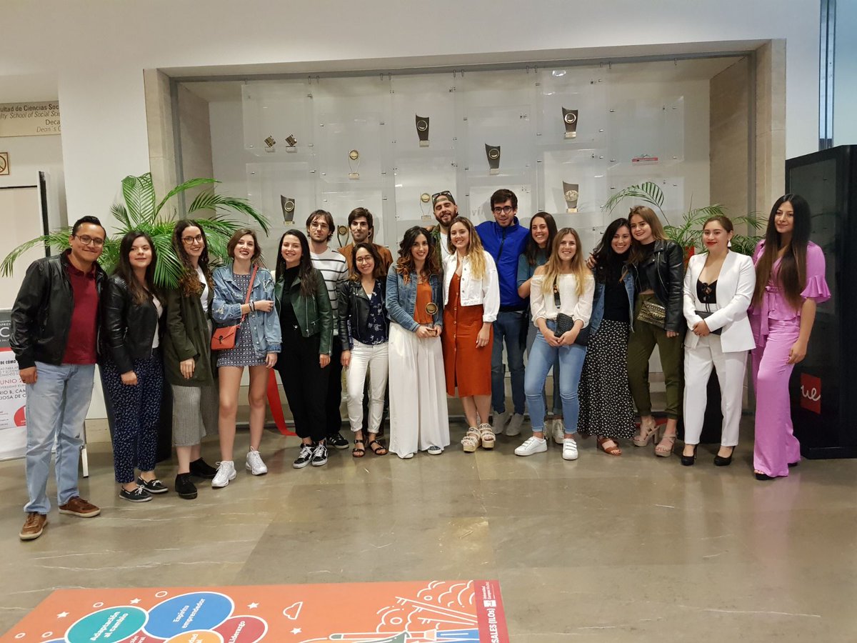 UEuropea's tweet photo. Somos la Universidad española más laureada en festivales publicitarios gracias al proyecto Pitching Minds.

Tantos premios no nos cabían en un cajón así que inauguramos una vitrina en el edificio E junto a alumnos y @AlumniUEuropea. ¡Enhorabuena! https://t.co/GkjBqvxvh7