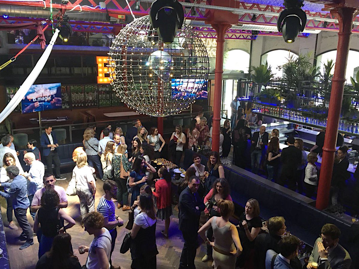 ShooEvents's tweet photo. RT @KamalEvents: La semana pasada hicimos un #montajeaudiovisual en @elmamabarcelona con una enorme B luminosa y pantallas de 65'' | Last week's #AV production at #ElMama included a gigantic illuminated B letter and 65'' screens 🔌 #eventprofs https://t.co/DmZtdNa7AX