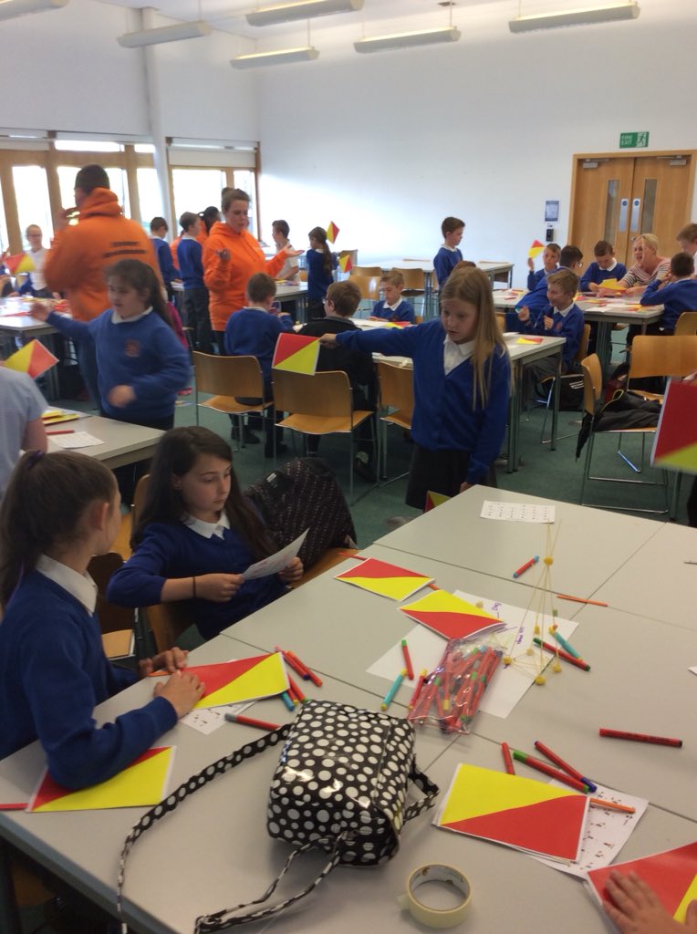 jfkprimary's tweet photo. Year 5 are deep in concentration, trying to communicate through Semaphore. https://t.co/yJuZWDzrcq