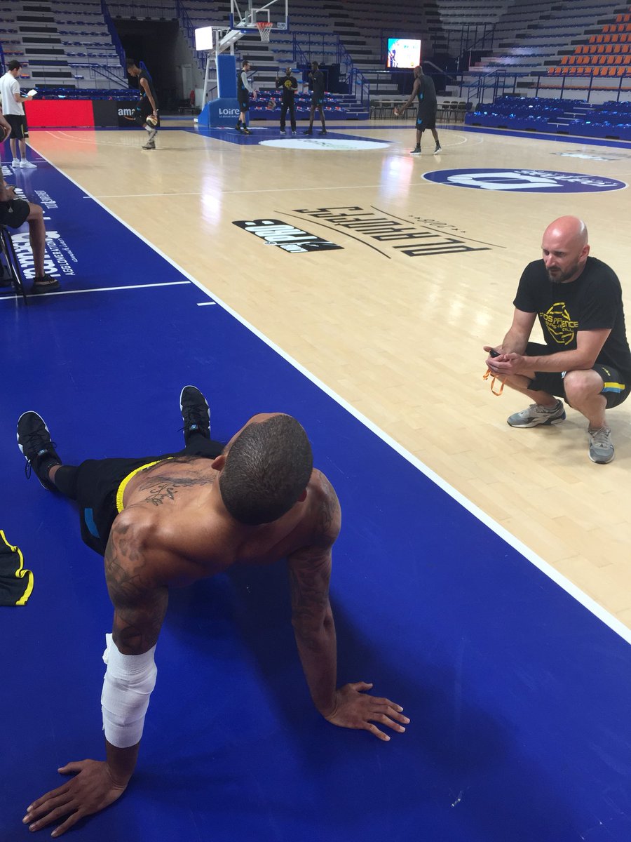 FosProvenceBB's tweet photo. #shooting et derniers réglages...
Ready for the fight 
#finaleplayoffs #lnb #prob #gobyers https://t.co/Y8TzzVvhct