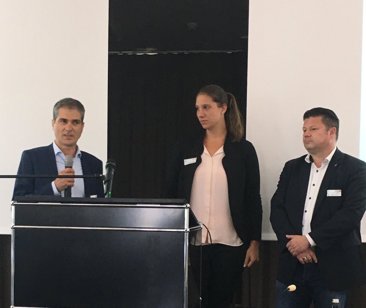 MirjamBauer's tweet photo. #Entscheiderfabrik Team 3, Überleitung der #FallaktePlus @UniklinikAachen gen next generation, #VPN ist etabliert, 2 weitere Kliniken dabei https://t.co/2sCgRX2eGt