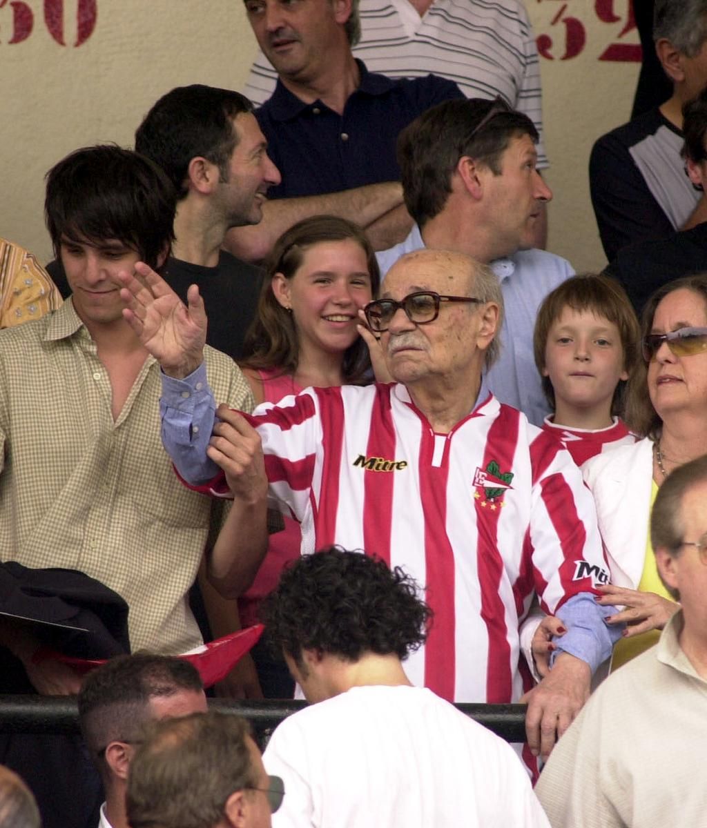 La literatura también mira al Mundial de fútbol en Rusia / Librerías invadidas por obras escritas por futbolistas. cuentos y ensayos de Sampaoli, Gago, Saviola, Soso, Chatruc y otros. El recuerdo de una imagen emblemática de Ernesto Sabato.
eldia.com/nota/2018-6-10…