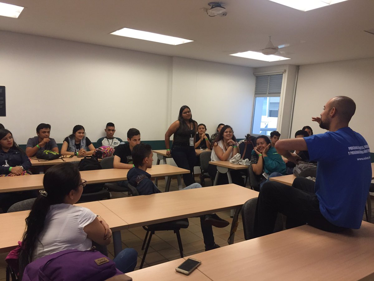 andresfvera's tweet photo. #ClubesdeCiencia_Co #Medellín: Instructores nacionales e internacionales, jóvenes, monitores y muchos más unidos para dinamizar ecosistema de ciencia #Colombia #CdeCCES https://t.co/EPd03UaxQL