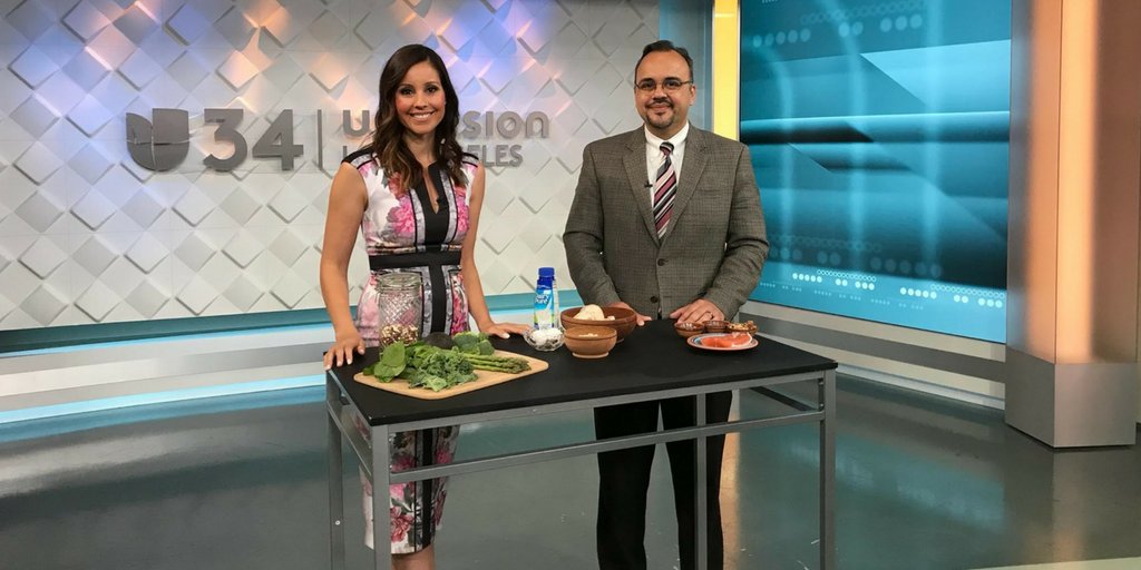 KPSCALnews's tweet photo. Find out how certain foods can help fight #depression. @LuisSandovalMD @kpocthrive was on @Univision34LA to explain how our daily diet can affect our mental health and the importance of eating a healthy, well balanced diet. https://t.co/fmQEsldpuW https://t.co/i2wyO4NP1D