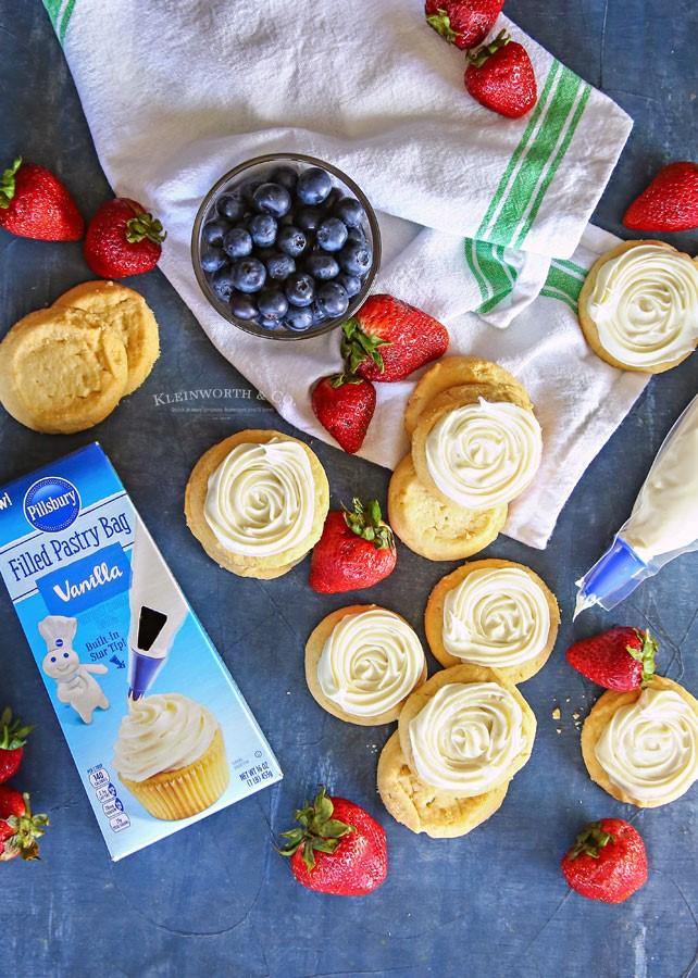 Alana_Coui's tweet photo. #AD Baking just got a whole lot easier with the NEW Pillsbury Filled Pastry Bags at Walmart. Available in Chocolate, Vanilla, and Cream Cheese. You can find them here!https://t.co/SiMlSak1jQ https://t.co/PIcPRqtz11