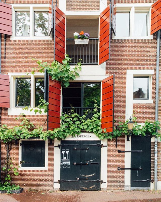 🍃Did you know the first Amsterdam warehouses were built around 1600?🍃 ift.tt/2I2mlXF