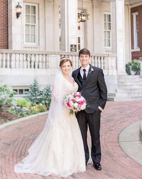 TheTutwiler's tweet photo. Conveniently reserve your wedding guests' accommodations for your out of town friends and family. 📷: @katieandalecphoto. https://t.co/yTt40f4imM https://t.co/y23C41idwU