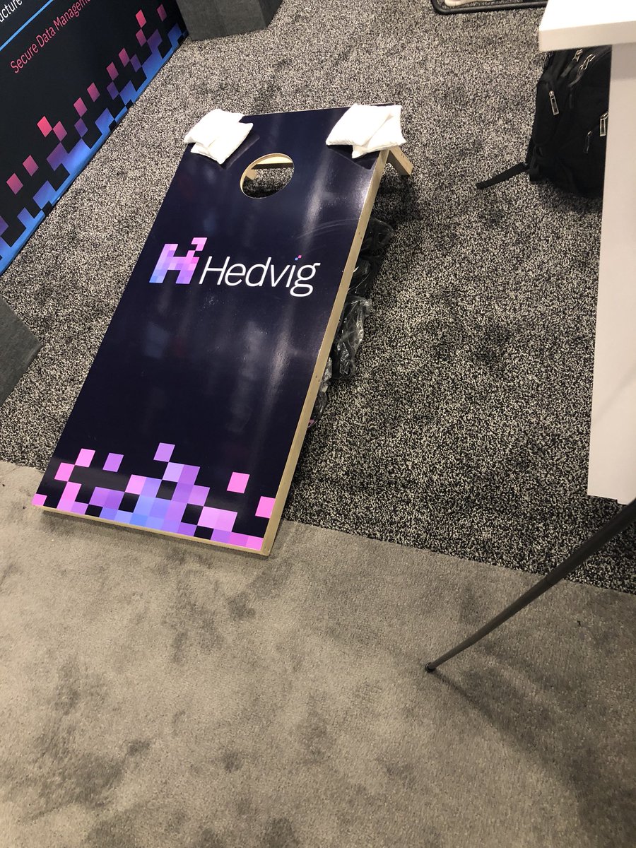 Come play corn hole at booth #216 at @HPEDiscover and win a T-shirt! @HedvigInc #storagerevolution