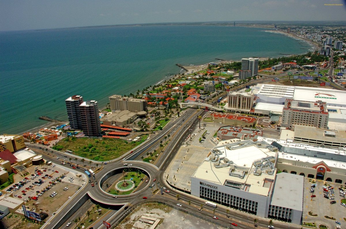 CanalLosTuxtlas's tweet photo. ¿Recuerdas cómo era antes esta zona?

Sin Andamar, sin Plaza del Sol y sin...

¿qué otro lugar recuerdas? https://t.co/nwnXMuilP5