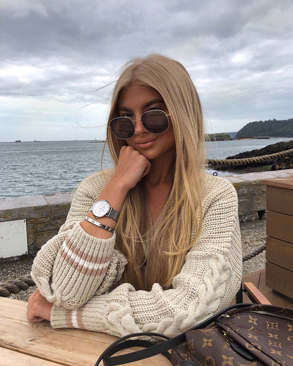 HarperRoseWatch's tweet photo. @JessHunt2 wearing our new silver mesh range ✨🌸🤤 #HRGIRLGANG https://t.co/qUHb3NLFFO