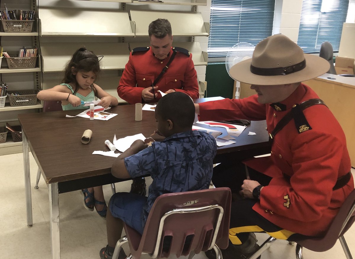 GilroyBeck's tweet image. Thank you RCMP Constables for sharing your love of reading with our Kindergarten students today @Albert_School! We appreciate your time, effort and contribution! 📚

#MakingADifferenceInOurCommunity 
@RCMPDepot
@RCMPSK