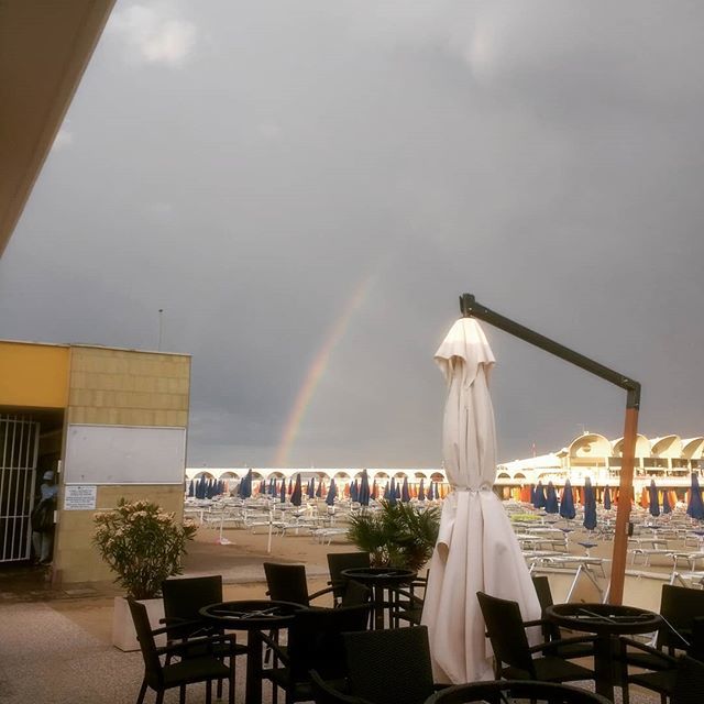 DediTati's tweet photo. H20:00 desert storm in Lignano. With rainbow ❤️
.
.
.
.
.
#desertstorm #beach #lignano #lignanosabbiadoro #terrazzamare #weather #black #tempaccio #spiaggia #wind #windy #storm #next #firstpost #rainbow #arcobaleno https://t.co/PasQlu0bHD https://t.co/UiajDdkZks