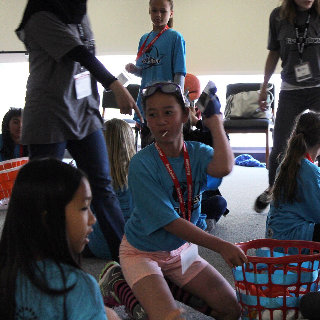 CSUSBcyber's tweet image. How does the internet work? If you attended our Pitchin’ Packets session, you’d know! Cisco was nice enough to come down again to show us how packets travel! Thank you so much!
#gencyber
#csusb
#gssgc
#cisco
#scouts