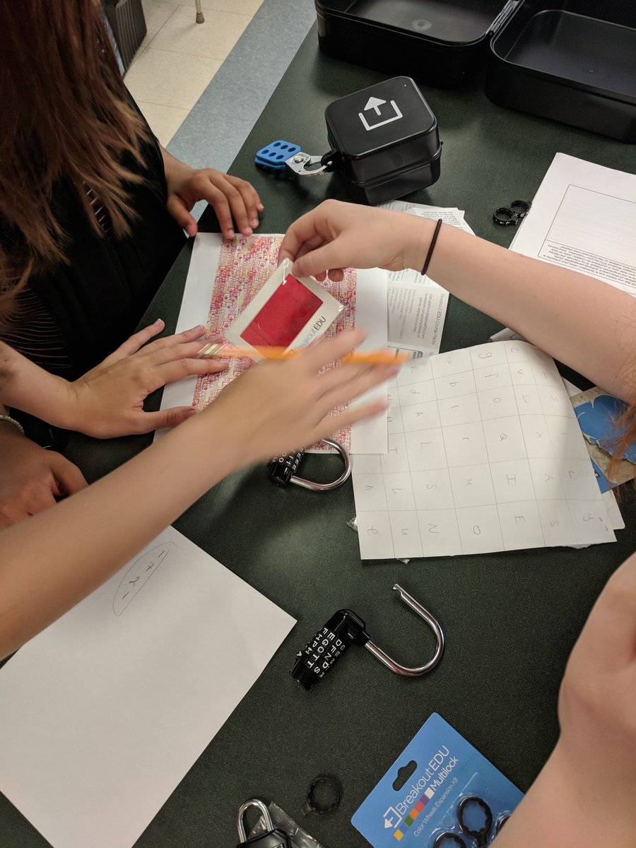 nicolestogaitis's tweet image. On créer nos propres jeux d&apos;évasion en fin d&apos;année! Tout commence par une bonne histoire...@Collegefrancais #math9 Mme Bernatchez #collaboration #créativité @ManonSavard4 @MDarrouzes @LandriaultJosee @elkerrin #cfviamonde #breakoutEDU #escapegame #cforp