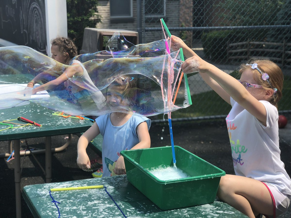 PeckKIDLab's tweet photo. Who can design a wand to blow the biggest bubbles? I definitely think these little designers have it! #creativity #bubbles #campfun @thepeckschool https://t.co/XvFaZcg0aM