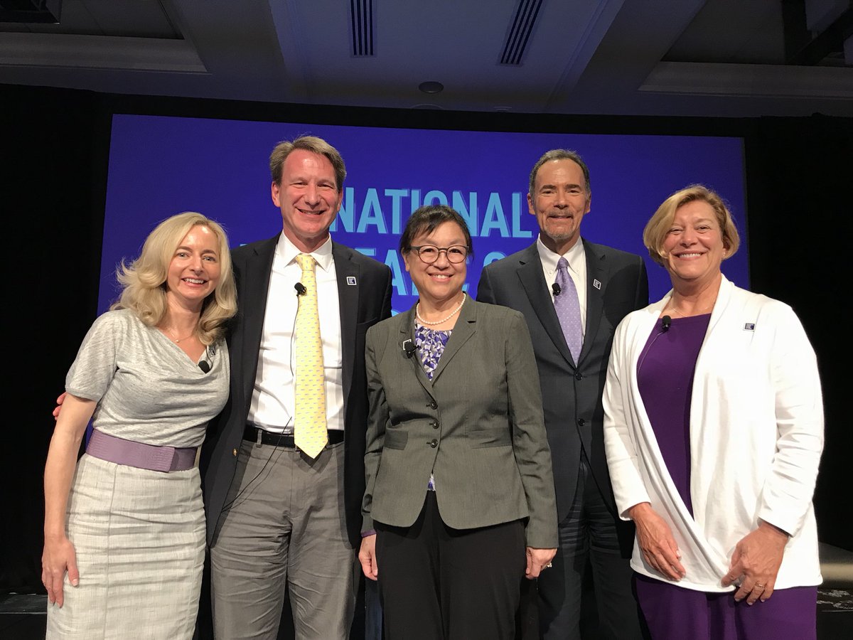 Awesome panel with <a href="/NCIDirector/">Dr. Kimryn Rathmell</a> @MaceRothenberg <a href="/GMPetersen1/">Gloria Petersen</a> <a href="/JulieFleshman/">Julie Fleshman</a> for <a href="/PanCAN/">PanCAN</a> National Pancreatic Cancer Advocacy Day on govt, academic indistry and advocacy perspectives on pancreaticcancer progress! facebook.com/JointheFight/v… #PANCaware