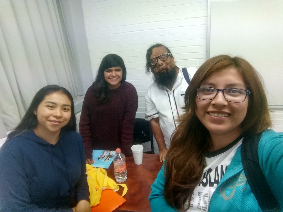 ArbolHueco's tweet photo. Bitácora de supervivencia.
#Intersemestral Día Once
A la mitad del camino, equipo completo:
@Bettyosma, @NilsaHernndez, su servilleta y @monca_santos #ganandocomosiempre https://t.co/fBDIjJpslO