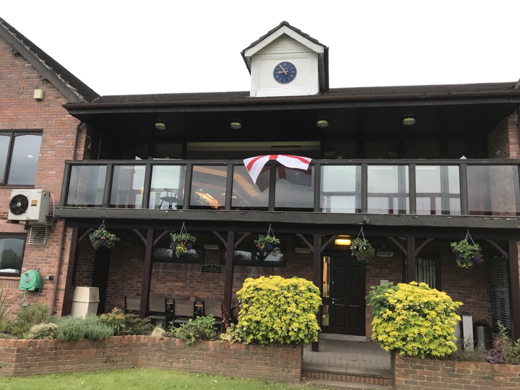 mikey26_mikey's tweet photo. Great evening at @AoMGolfClub watching #england #englandfans #Matchday #getyourselfdown https://t.co/r2NF0s65eh