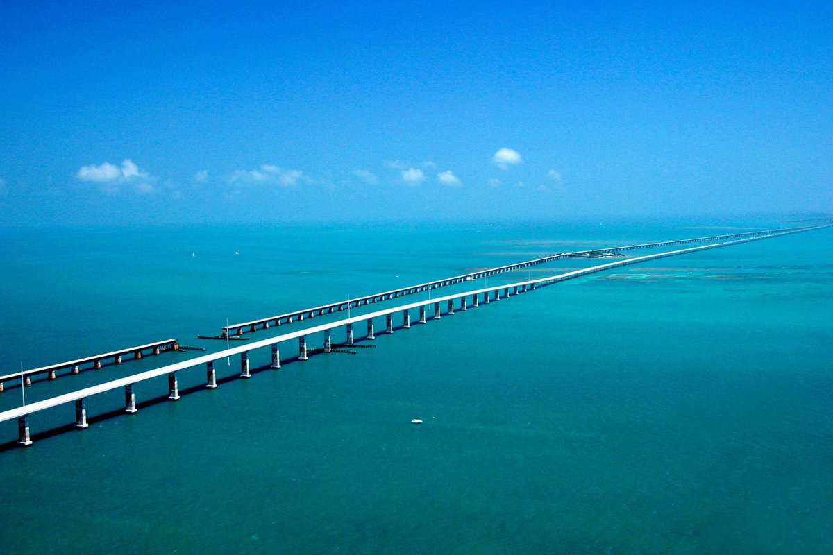 gardenandgun's tweet photo. Tiki bars, fish shacks, &amp; kitschy tourist traps line this road, which snakes through mangroves &amp; over blue waters: https://t.co/86hTskjXtA https://t.co/cqFIDRu8ye