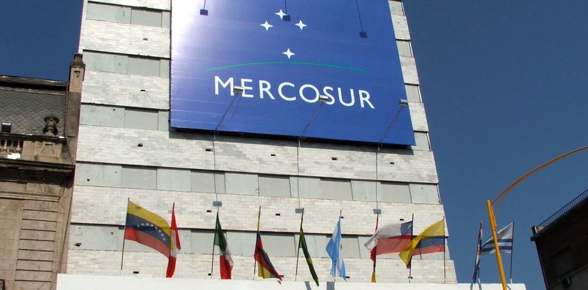 Noticias23's tweet photo. Uruguay buscará acercarse a China, por falta de acuerdo en Mercosur. https://t.co/8EEUqsvjyj https://t.co/DhVm609yMz