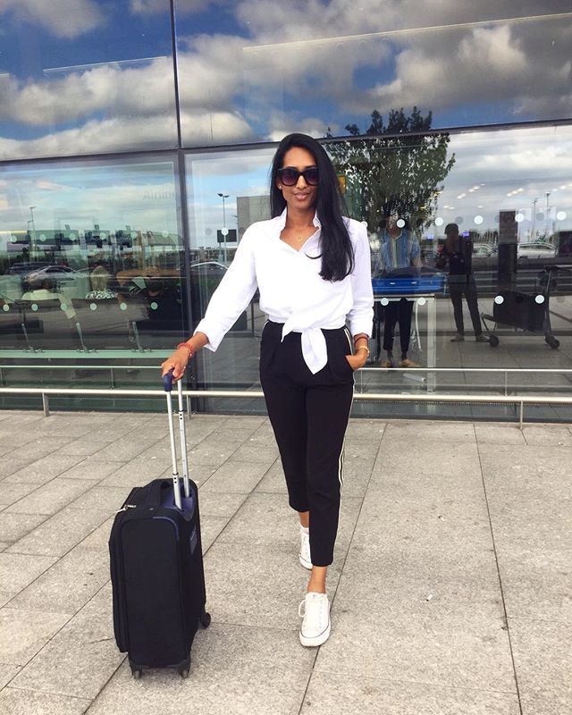 tanushri_d's tweet photo. 🇬🇧 LHR >> DEL 🇮🇳
.
.
.
.
.
.
.
.
#fblogger #fashion #streetstyle #airport #travel #travelblogger #bts #whatiwore #balckfashion #minimalist #style #simple #igers #vsco #holiday #vacation #holiday #london #ootd #outfit #outfitshare #look #lotd #lookoft… https://t.co/Wwj9eiBB2j https://t.co/dJskKwBbPW