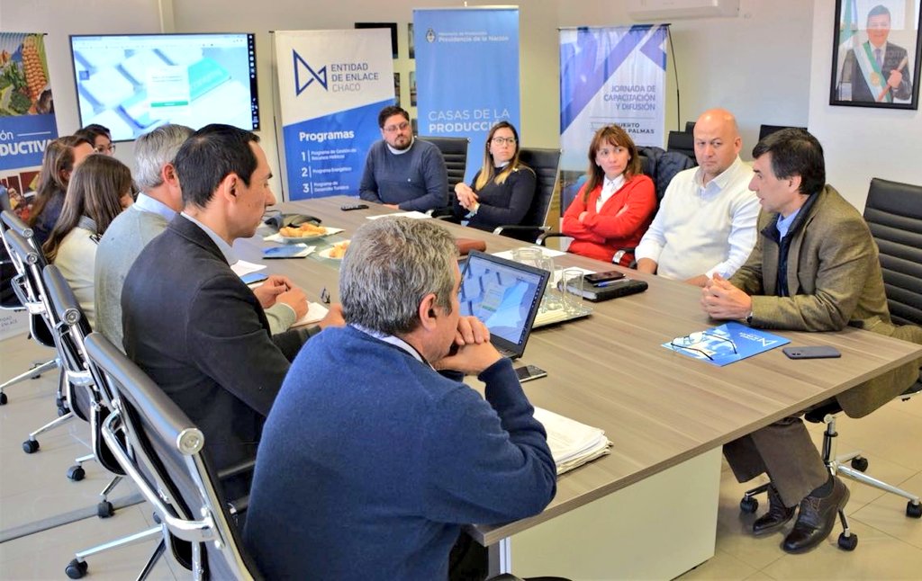 🔧Por indicaciones de nuestro Gobernador <a href="/domingopeppo/">Domingo Peppo</a> recibimos  al Coordinador Ejecutivo del #FFFIR #OscarLLANOS para tratar sobre la grilla de las futuras obras para financiar en #Chaco

🖱fffir.gob.ar

#DesarrolloInclusión

<a href="/OcampoAlc/">Cristian Ocampo</a>
<a href="/mali_serrano/">Mali Serrano</a>
<a href="/echezafabian/">Fabián Echezarreta</a>