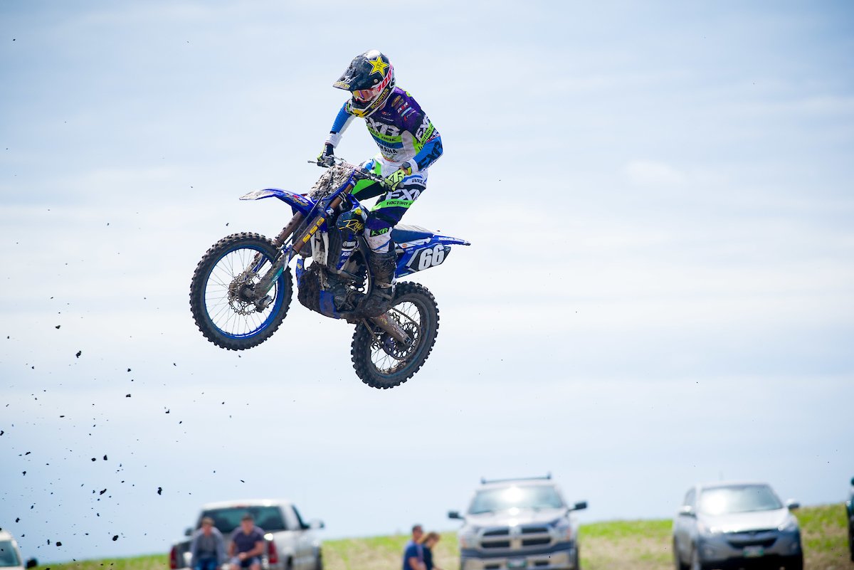 YamahaMotorCa's tweet photo. 2/3 #MondayMX It was another great weekend for @jpettis39 who went 1 and 2 for 1st overall. Pettis is in a close race in points, holding 2nd. Pro rookie Cannella held his own for 4th overall and rounds out the top 5 in points. #bLUcRU #ConquerDirt https://t.co/OZSt0Wr9YQ