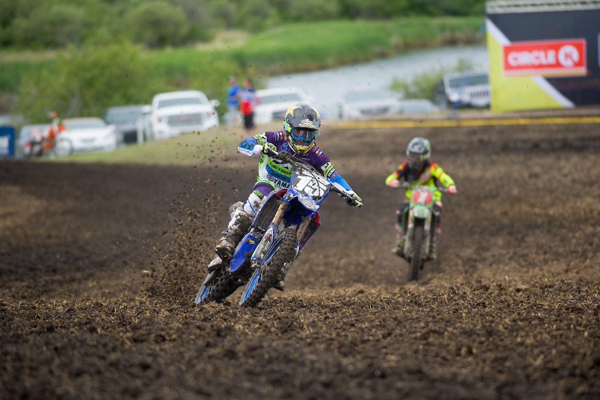 YamahaMotorCa's tweet photo. 2/3 #MondayMX It was another great weekend for @jpettis39 who went 1 and 2 for 1st overall. Pettis is in a close race in points, holding 2nd. Pro rookie Cannella held his own for 4th overall and rounds out the top 5 in points. #bLUcRU #ConquerDirt https://t.co/OZSt0Wr9YQ