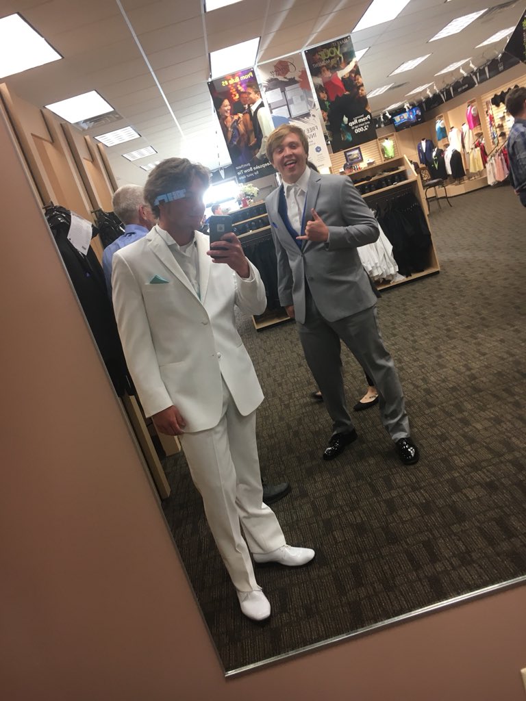 colesimpson0's tweet photo. Happy birthday to a real homie. The big 18!❤️❤️🤙🏼 #rideordiebro #shredthegnar #mcgoonin #yabud https://t.co/iDkFmWeQDR