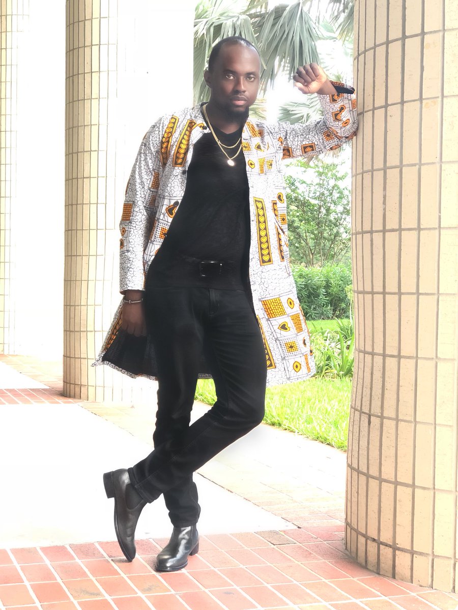 Itsalongstory10's tweet photo. What you wear is how you present yourself to the world, especially today, when human contacts are so quick. Fashion is instant Language. #fmtmodels #facesmodelingtroupe #dashikipride Fashion by @dashikipride Photography by @robertbolesphoto https://t.co/WU4fb2NZ3e
