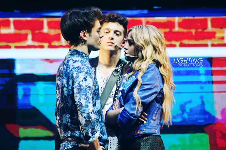 ProdLighting's tweet photo. En nuestra fanpage pueden encontrar fotos de #SoyLunaEnVivo 👉 https://t.co/iKlZL5p258 👈 @Michaelronda @karolsevilla @anajaramartinez https://t.co/5XdRWlh65I