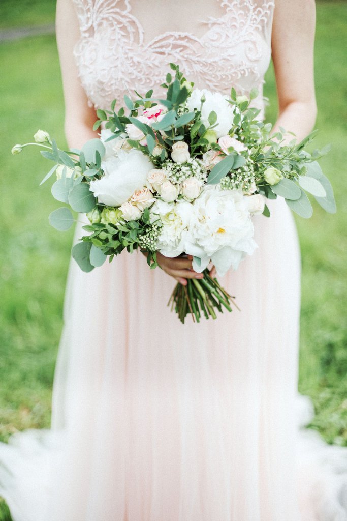 Omaha_Lace's tweet photo. #summerwedding perfection! Beautiful lace gown and equally beautiful bouquet. The perfect look for a summer wedding! #weddinginspiration #weddingday #weddingdress https://t.co/bTEvz3YZPp