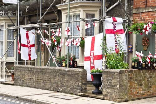 WarwickPG's tweet photo. Decoration ideas in preparation for tonight's #EnglandvsTunisia game! 

Do you 👍or ❤️ it? #WorldCupRussia2018 https://t.co/BT0lnb9tJx