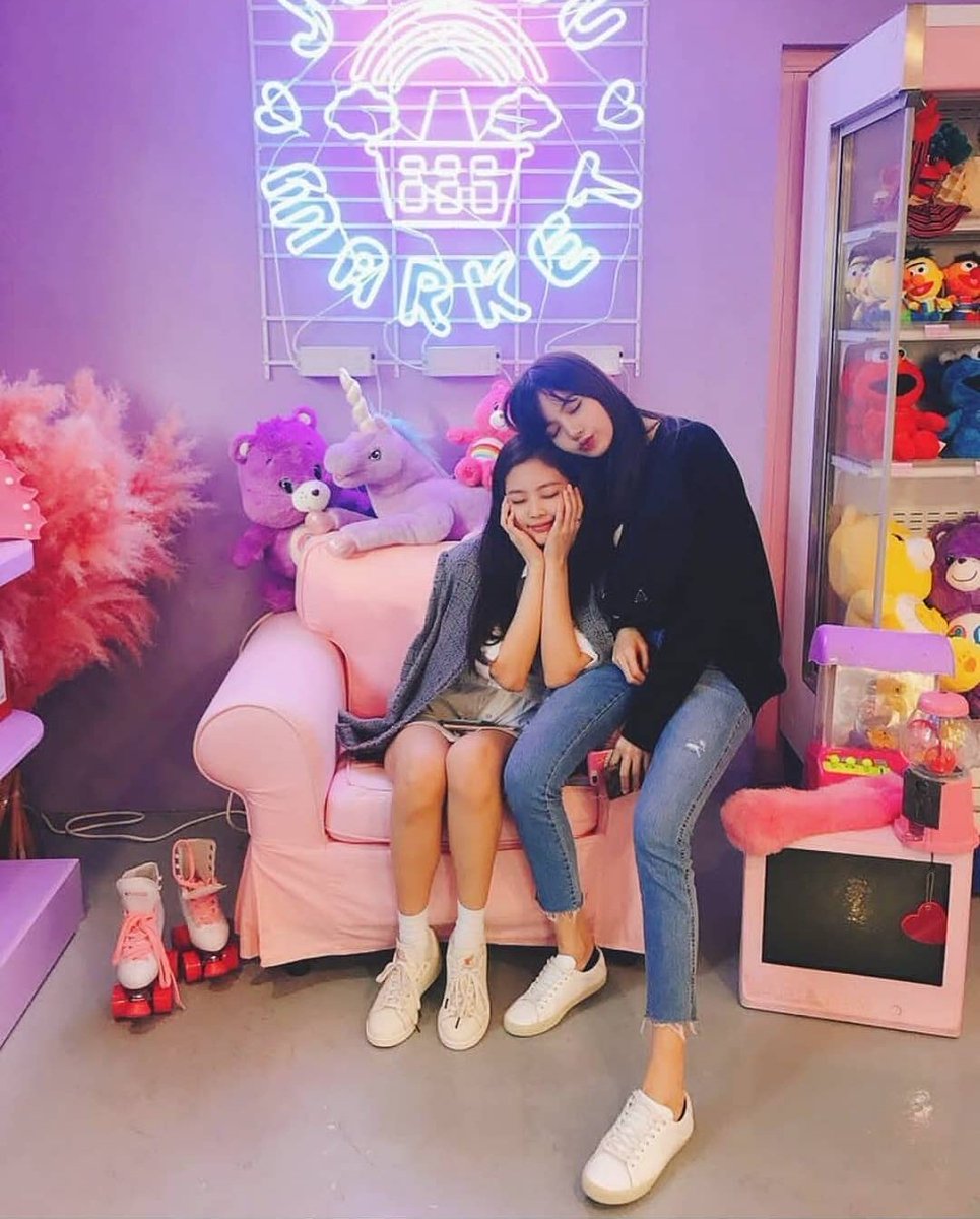 my girlfriend and I went to JouJou Market and we didn't want to skip a photo session (as usual) since the place was so damn fine. thank you for having us❤.