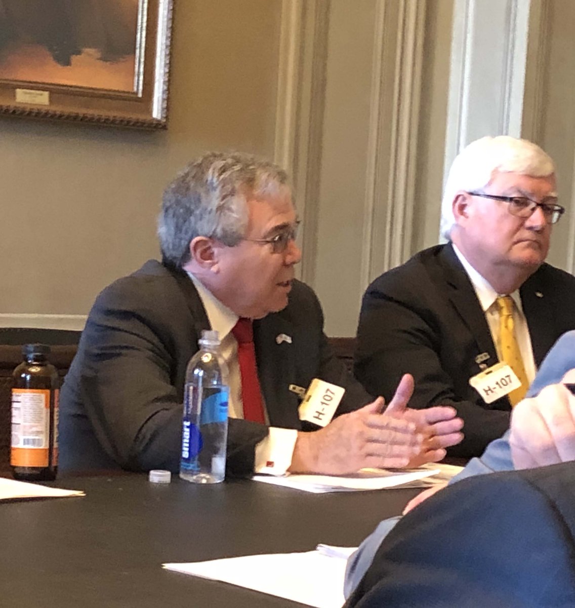 APApsychiatric's tweet image. President-Elect of the APA, Dr. Bruce Schwartz @bjschwartzmd pictured speaking to staffers with Democratic House leaders. #AmericasDocs #Addiction #OpioidEpidemic @aafp, @ACPinternists, @AOAforDOs, @AmerAcadPeds, &amp;amp; @ACOGnews