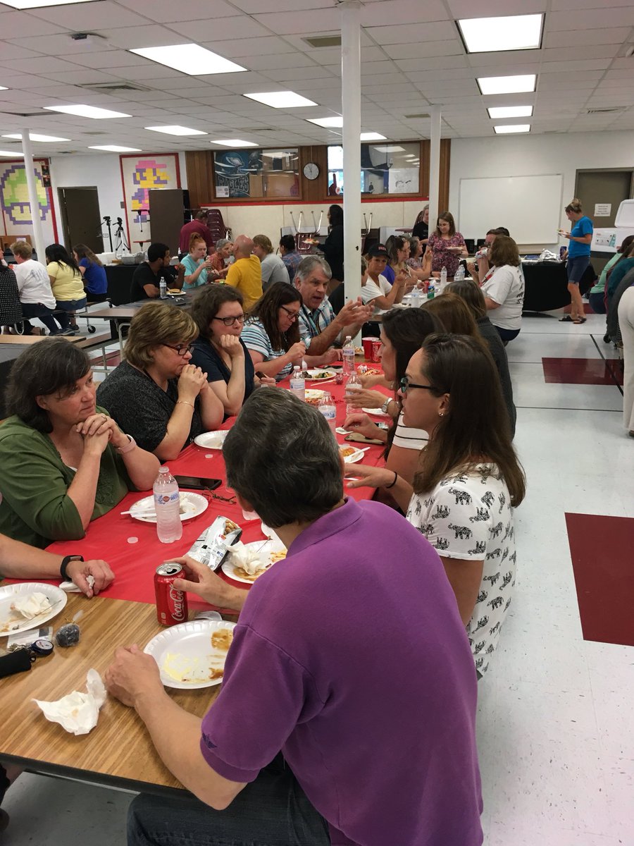 DrSilipigni's tweet photo. End of year faculty fun with HEDS! @DrTammyHanna @DrCPendergraft @InnovateSTEM @DMSRAMS #IfYouOnlyKnewDrew #DMSRams https://t.co/h5ZJggnYXY