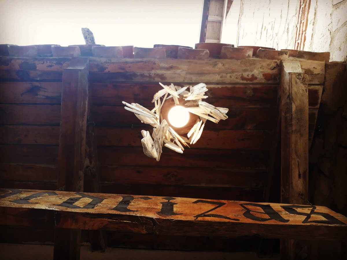 Arrancamos la semana con una foto de la entrada del #MesónLasPedrizas💡💡 Desde todas las perspectivas encontramos algo 👀👀
.
.
#buenachedelasierra #arte #Art #museo #fotografia #restaurante #restaurant #perspectiva #cuencaespaña #CuencaSpain #FelizLunes #felizcomienzodesemana