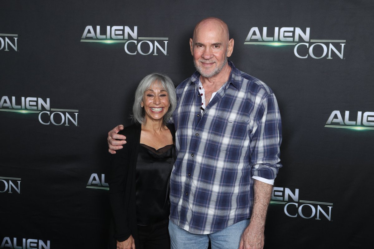 2018/06/17 - David at AlienCon 2018 at Pasadena Convention Center - Page 4 Df_Ex1oUcAA4nu9
