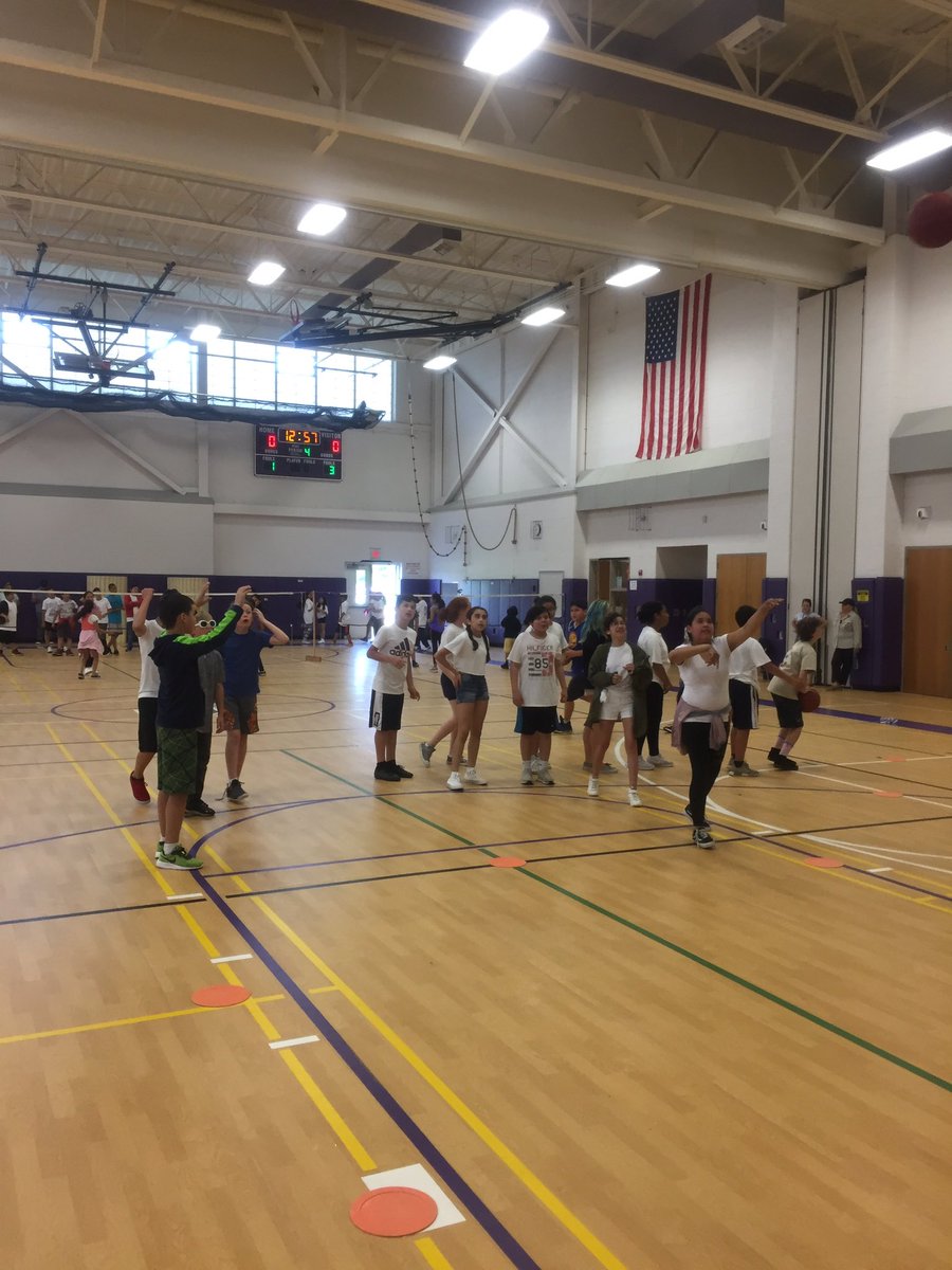 Mr_Roche6's tweet photo. 5th and 6th Grade Field Day! #weareHB https://t.co/u0r86z5hVz