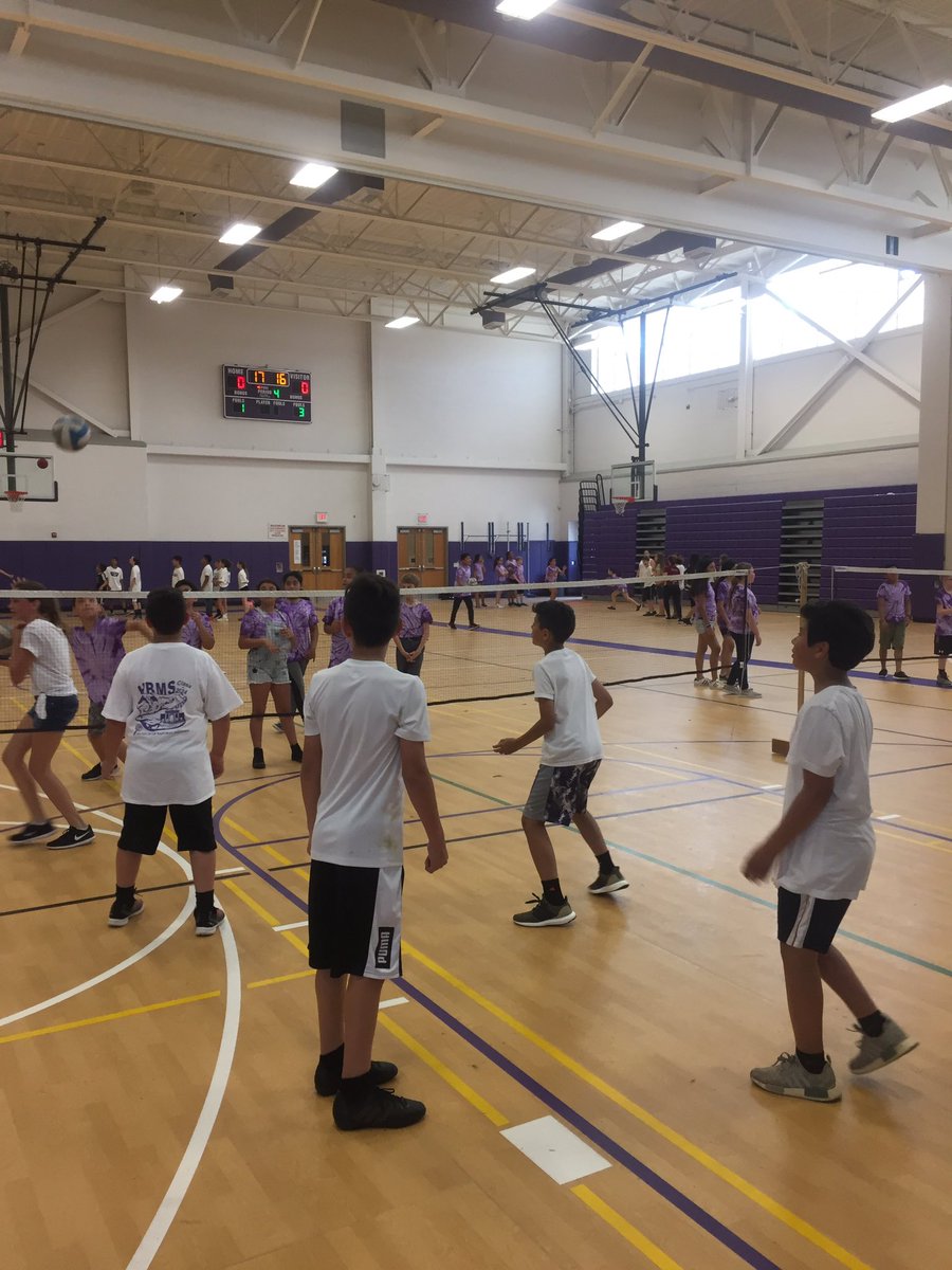 Mr_Roche6's tweet photo. 5th and 6th Grade Field Day! #weareHB https://t.co/u0r86z5hVz