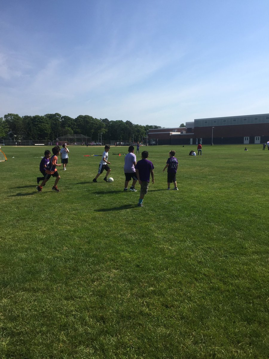 Mr_Roche6's tweet photo. 5th and 6th Grade Field Day! #weareHB https://t.co/u0r86z5hVz