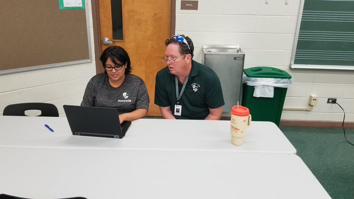zorroeac's tweet photo. Teaching, Learning AND Sharing is what is happening at #HyperDrive18 #Edcamps https://t.co/wFUBCBTwnf