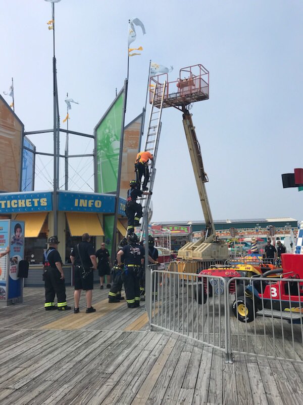 TheShoreHouse38's tweet photo. Quint 2, Squad 3, &amp; Rescue 3 responded to a worker stuck in a high lift. The worker was quickly removed using the 35’ ground ladder. https://t.co/l8sbyzbCE7