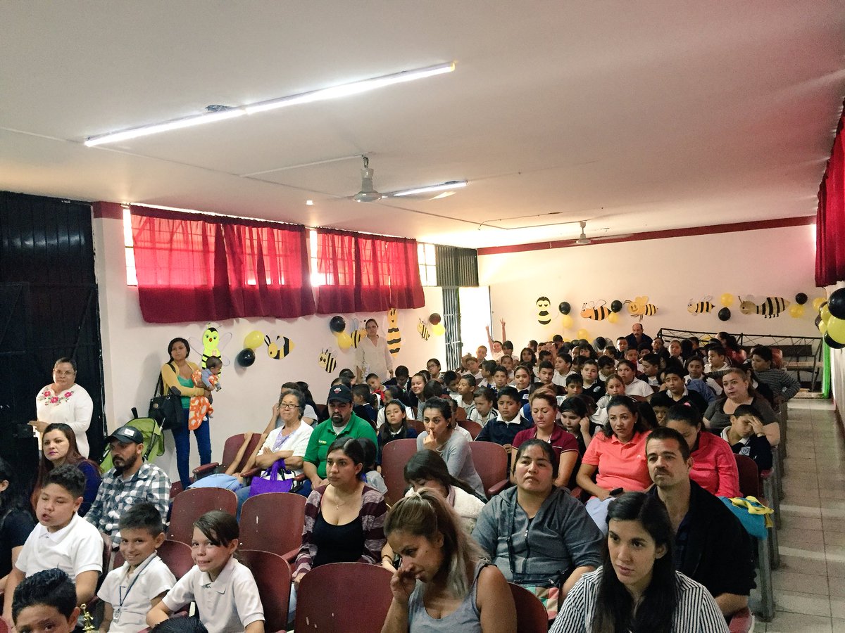 ivonnelilly10's tweet photo. Spelling Bee 2018🐝Urbana 112 @PacoAyon @luis_gomez_gtz @Pemar0111 https://t.co/by2F9ofYd7